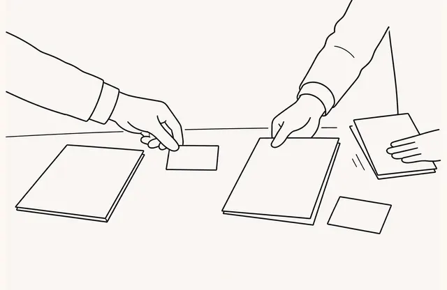二人の担当者の手が顧客状況のカードに合わせて二つの営業資料から一つを選ぶモノクロのペンスケッチ。